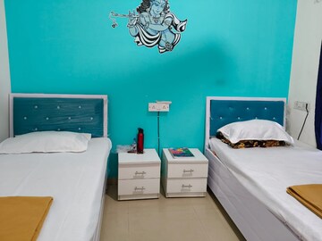 Room in  Pg at Siddharth Nagar – for Rent