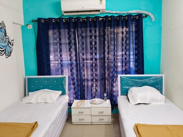 Room in  Pg at Siddharth Nagar – for Rent