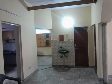 Room in 3 BHK Independent House at RWA Apartments, Sector 31 – for Rent