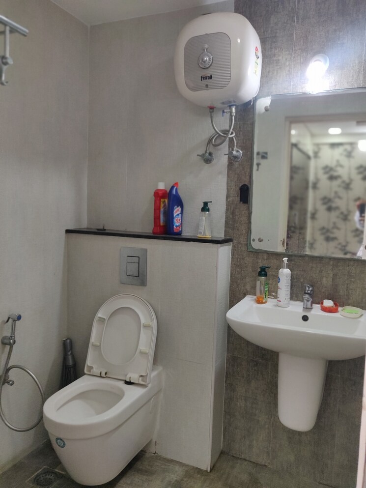 Bathroom, smr-vinay-boulder-woods 3 Bedroom 2100 Sq.Ft. Apartment In Bandlaguda Jagir Hyderabad 9050990