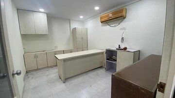  Shop For Rent in Andheri West