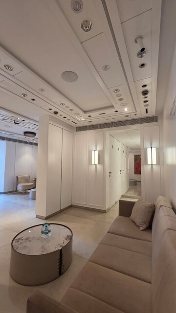 Living Room in  Showroom at Andheri West – for Rent