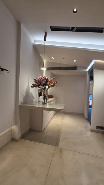 Living Room in  Showroom at Andheri West – for Rent