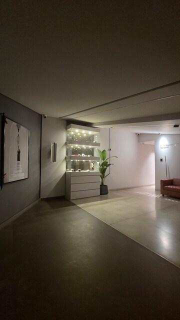 Living Room in  Showroom at Andheri West – for Rent