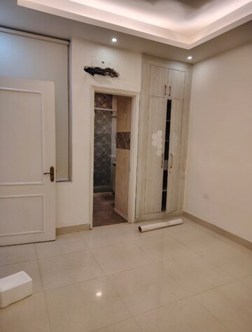 Room in 2.5 BHK Builder Floor at Chittaranjan Park – for Rent