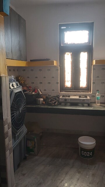 Living Room in 2.5 BHK Builder Floor at Mayur Vihar – for Rent