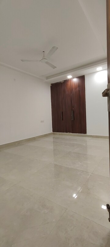 Room in 3 BHK Builder Floor at Chattarpur – for Rent