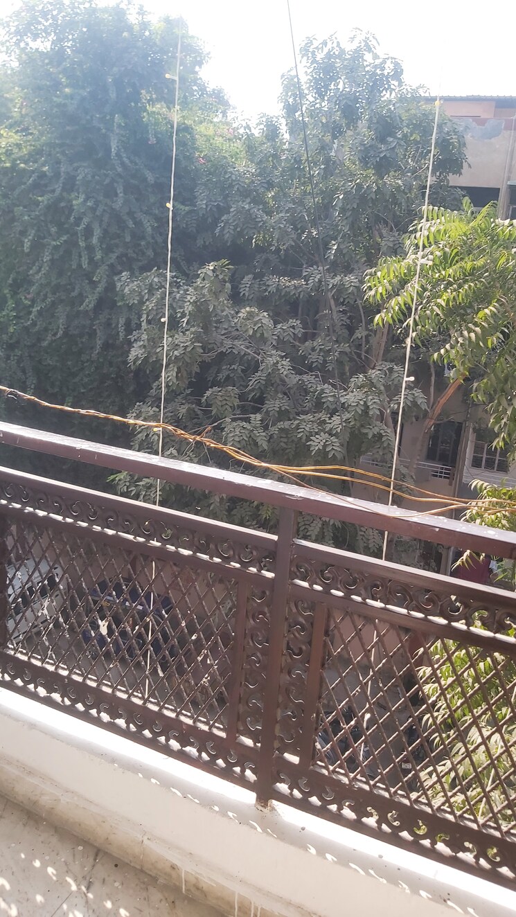 Balcony, mayur vihar 2.5 Bedroom 650 Sq.Ft. Builder Floor In Mayur Vihar Delhi 9051060