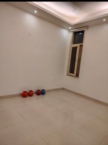 Room in 2.5 BHK Builder Floor at Chittaranjan Park – for Rent