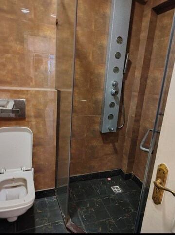 Furnished Amenities in 2.5 BHK Builder Floor at Chittaranjan Park – for Rent