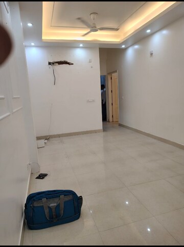 Room in 2.5 BHK Builder Floor at Chittaranjan Park – for Rent