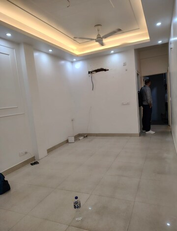 Room in 2.5 BHK Builder Floor at Chittaranjan Park – for Rent