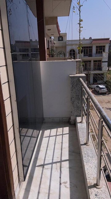 Balcony in Studio Builder Floor at Sector 46 – for Rent