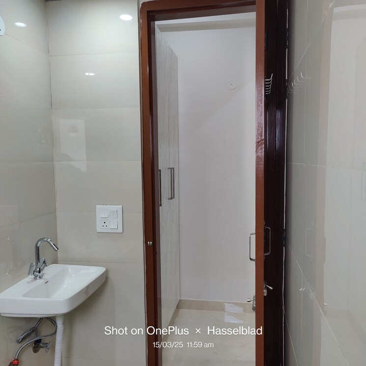 Bathroom, sector 45 Studio 600 Sq.Ft. Builder Floor In Sector 45 Gurgaon 9051082
