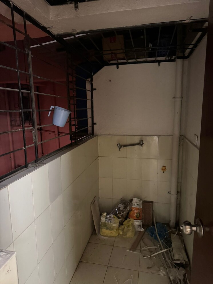 Bathroom, goel-ganga-hill-mist-harmony 3 Bedroom 1850 Sq.Ft. Apartment In Kondhwa Pune 9051091