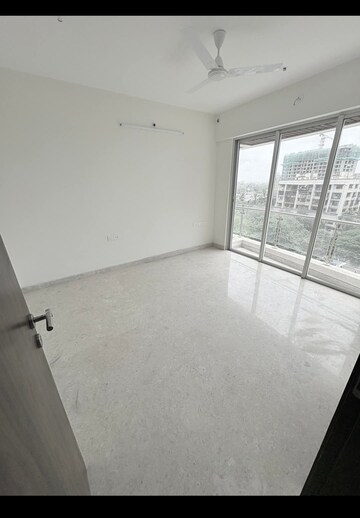 Room in 3 BHK Apartment at The Wadhwa The Nest, Andheri West – for Rent
