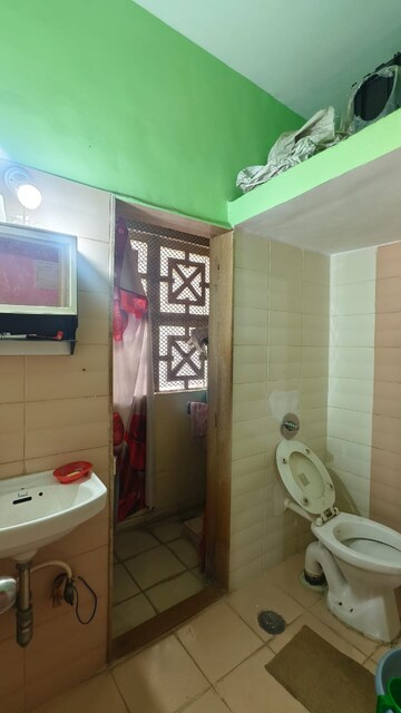 Bathroom in 2 BHK Apartment at Dosti Group Maitri Vatika, Kalwa – for Sale