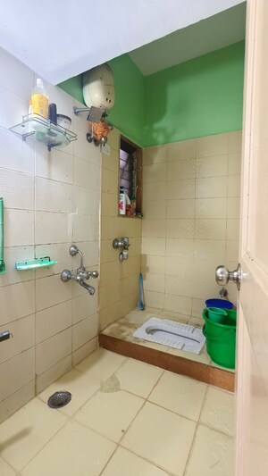 Bathroom in 2 BHK Apartment at Dosti Group Maitri Vatika, Kalwa – for Sale