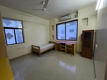 Study Room in 3.5 BHK Apartment at Windsor Avenue, Wanowrie – for Rent