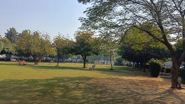 3.5 BHK Builder Floor – Garden View at Wave City, Wave City - for Rent