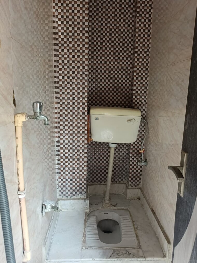 Bathroom, govindpuri 2 Bedroom 580 Sq.Ft. Builder Floor In Govindpuri Delhi 9051124