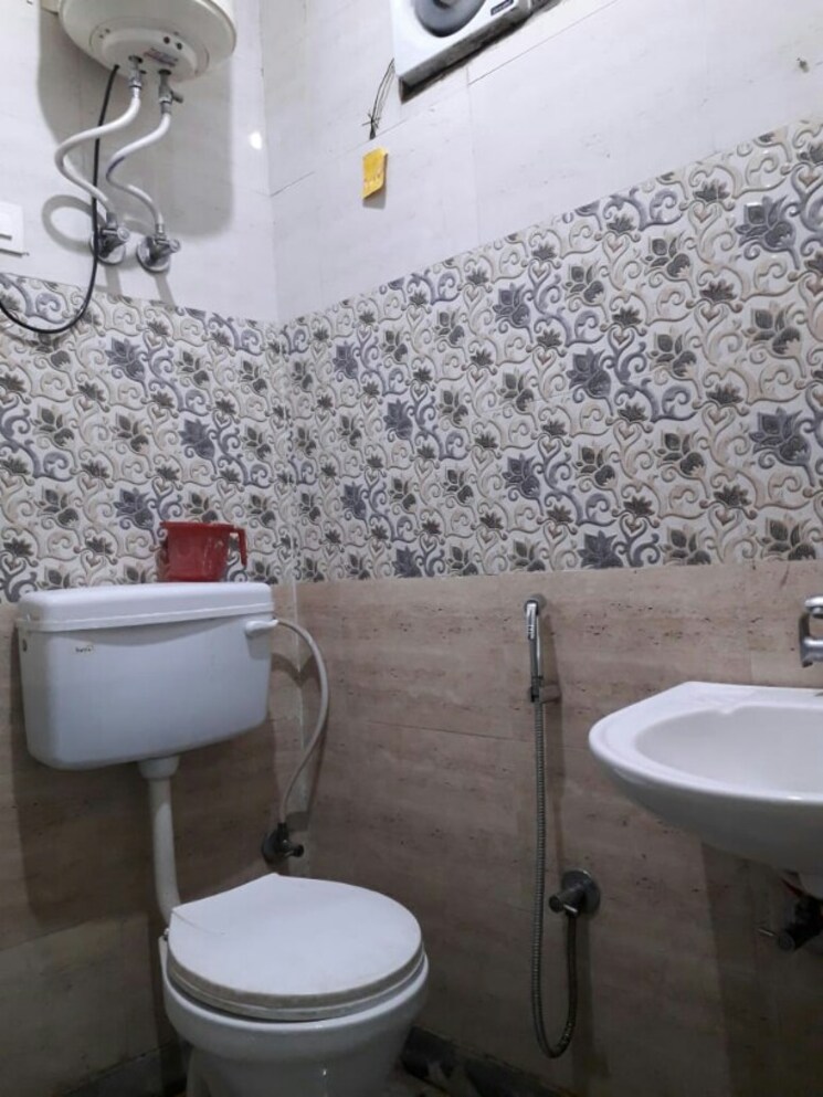 Attached Bathroom, govindpuri 2 Bedroom 580 Sq.Ft. Builder Floor In Govindpuri Delhi 9051132