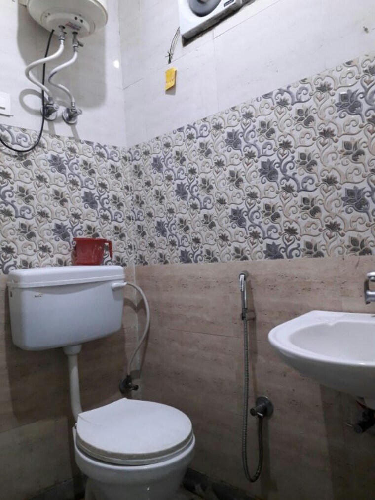 Attached Bathroom, govindpuri 2 Bedroom 580 Sq.Ft. Builder Floor In Govindpuri Delhi 9051132