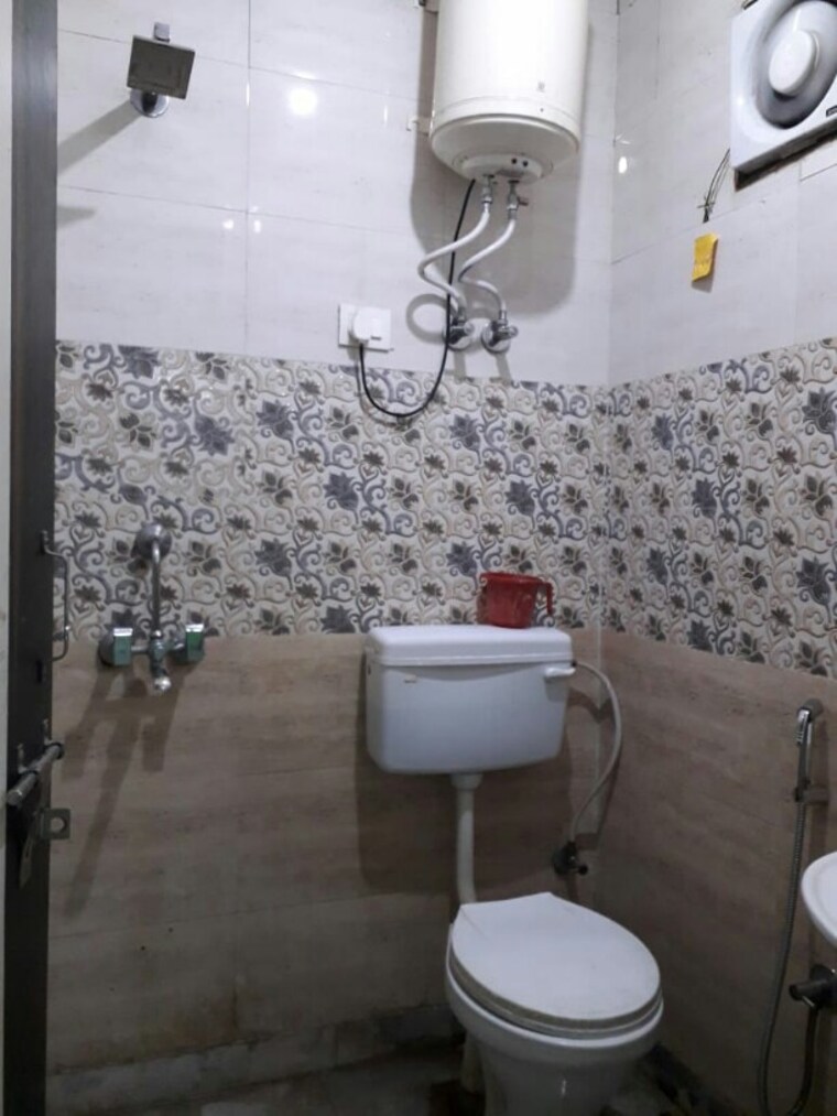 Attached Bathroom, govindpuri 2 Bedroom 580 Sq.Ft. Builder Floor In Govindpuri Delhi 9051132