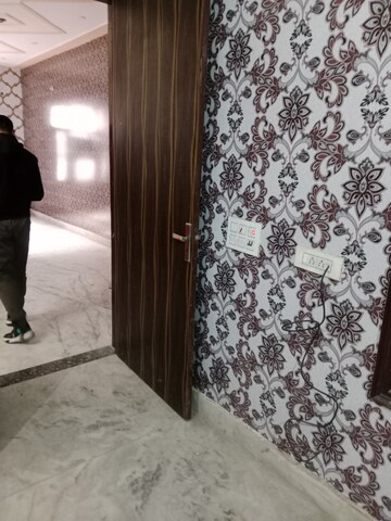 Room in 1.5 BHK Independent House at Ansals Sushant City – for Rent