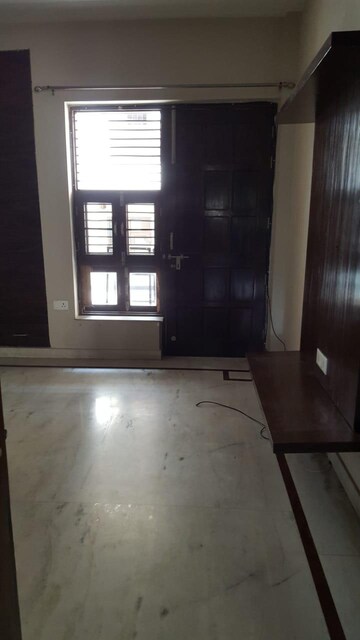 Room in 2 BHK Builder Floor at Sector 38 – for Rent
