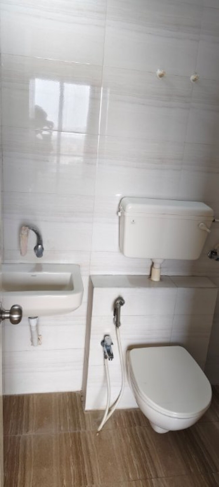 Bathroom, yash-pinnacle 2 Bedroom 1116 Sq.Ft. Apartment In Paldi Ahmedabad 9051191