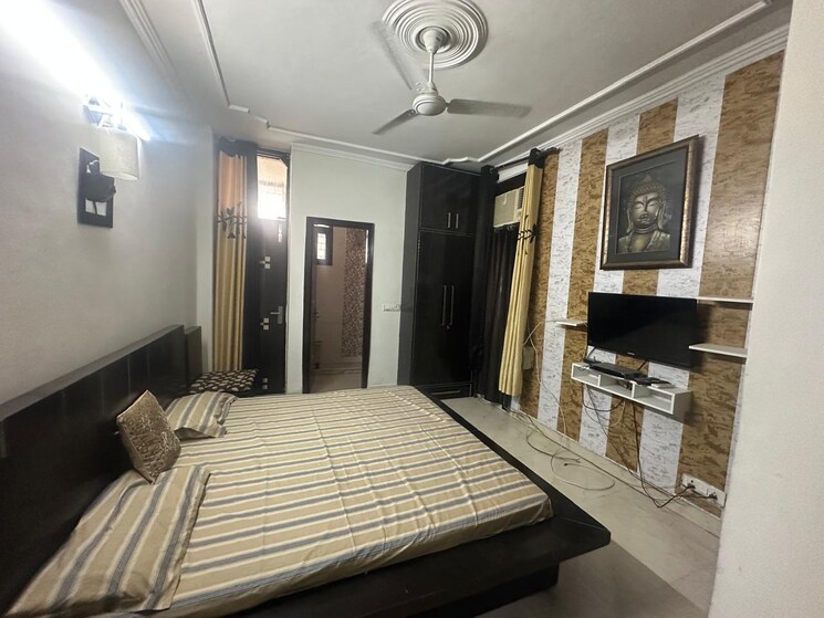 Bedroom, kailash hills 3 Bedroom 180 Sq.Yd. Builder Floor In Kailash Hills Delhi 9051214