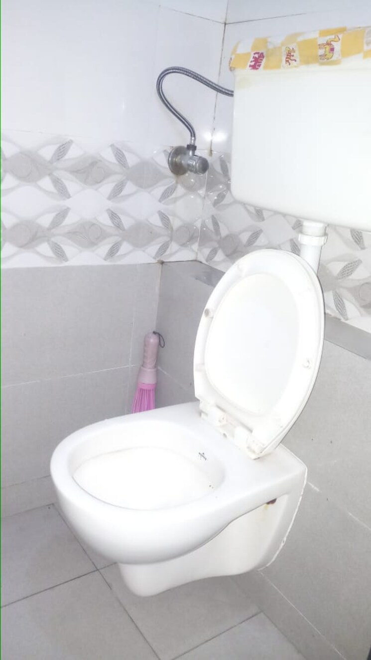 Bathroom, sai-sadan-chs-goregaon 1 Bedroom 550 Sq.Ft. Apartment In Goregaon East Mumbai 9051257