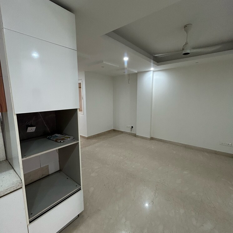 Room, south extension i 4 Bedroom 2000 Sq.Ft. Builder Floor In South Extension I Delhi 9051268