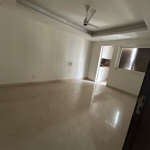 Room in 4 BHK Builder Floor at South Extension I – for Sale