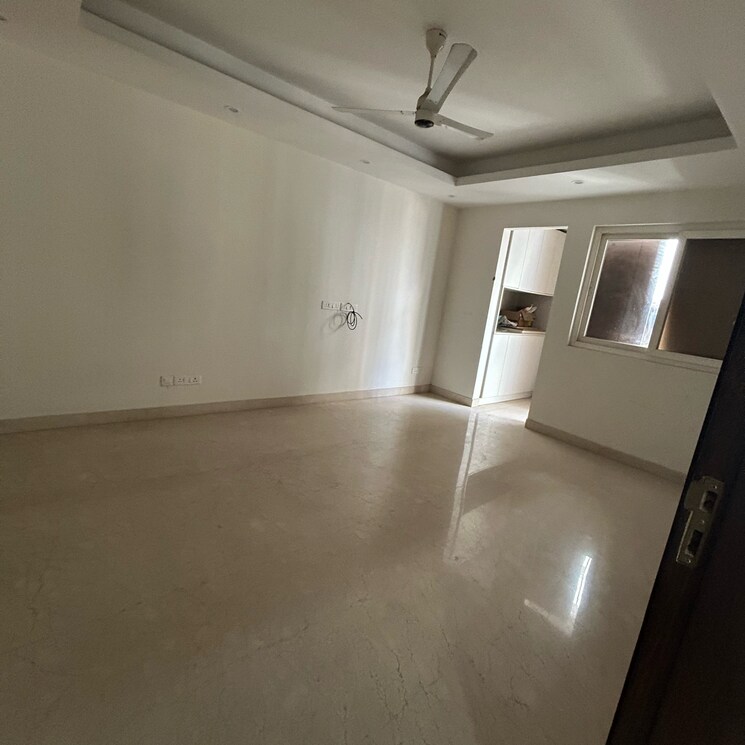 Room, south extension i 4 Bedroom 2000 Sq.Ft. Builder Floor In South Extension I Delhi 9051268
