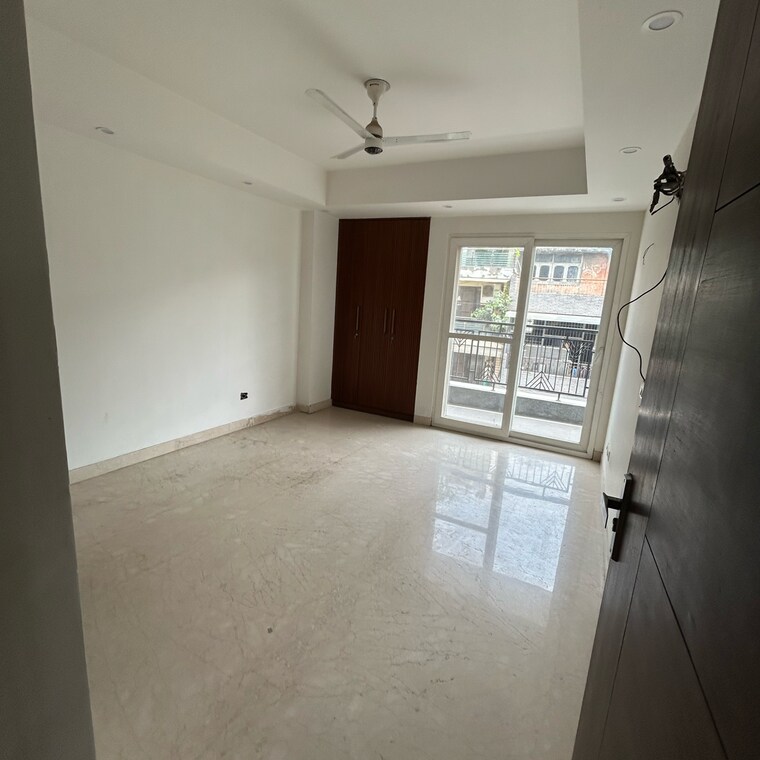 Room, south extension i 4 Bedroom 2000 Sq.Ft. Builder Floor In South Extension I Delhi 9051268