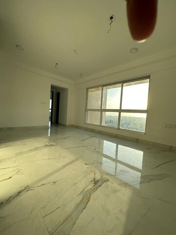 Room in 2 BHK Apartment at Nahar Amaryllis Towers and Plaza, Chandivali – for Rent