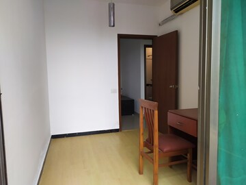 Room in 2 BHK Apartment at Oberoi Springs, Andheri West – for Rent