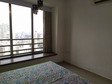 Room in 2 BHK Apartment at Oberoi Springs, Andheri West – for Rent