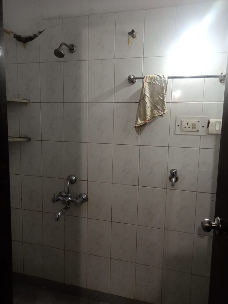 Bathroom, haardhik-residency-bhusari-colony 3 Bedroom 1100 Sq.Ft. Apartment In Kothrud Pune 9051291