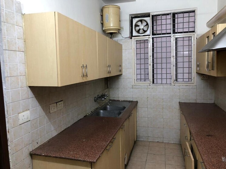 Kitchen, palam vihar 4 Bedroom 422 Sq.Yd. Independent House In Palam Vihar Gurgaon 9051301