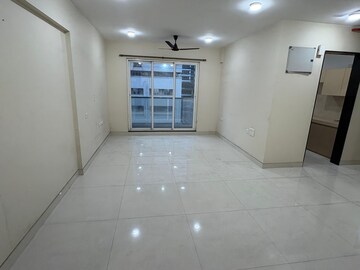 Room in 3 BHK Apartment at Sheth Avalon, Laxmi Nagar – for Rent