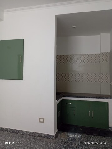Furnished Amenities in 1 BHK Builder Floor at Esteem Complex, Savitri Nagar – for Rent