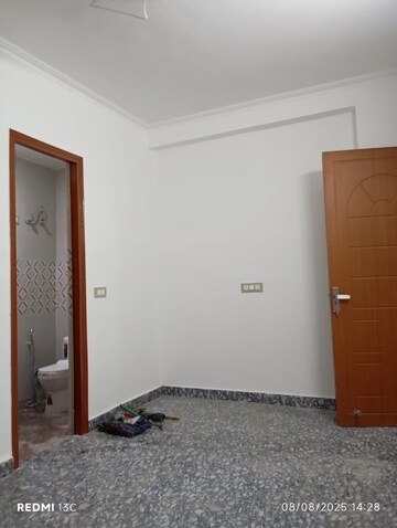Room in 1 BHK Builder Floor at Esteem Complex, Savitri Nagar – for Rent