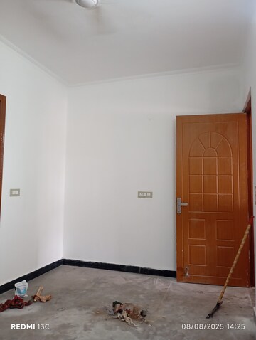 Room in 1 BHK Builder Floor at Esteem Complex, Savitri Nagar – for Rent