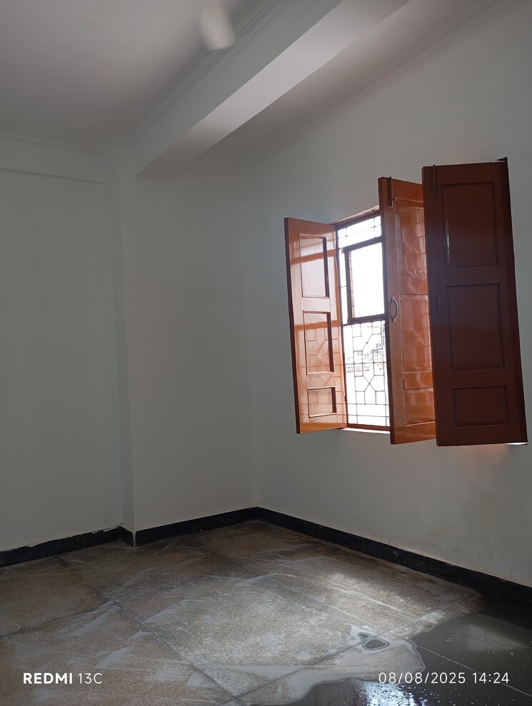 Room, esteem-complex 1 Bedroom 450 Sq.Ft. Builder Floor In Savitri Nagar Delhi 9051351