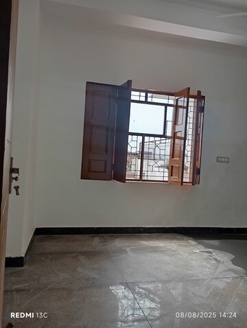 Room in 1 BHK Builder Floor at Esteem Complex, Savitri Nagar – for Rent