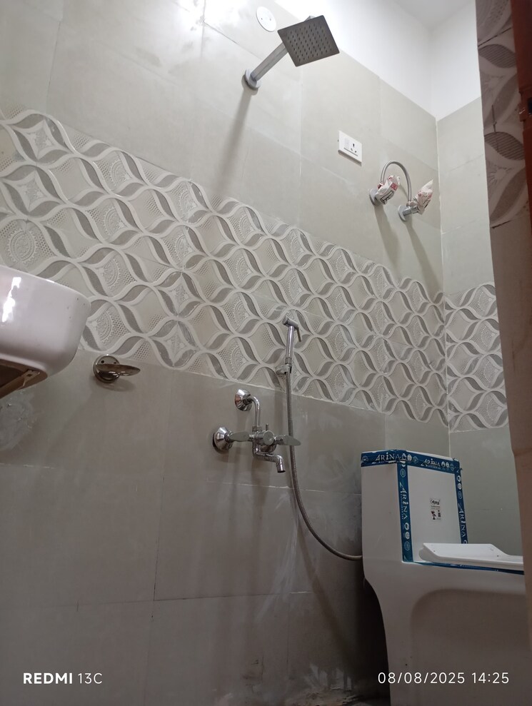 Bathroom, esteem-complex 1 Bedroom 450 Sq.Ft. Builder Floor In Savitri Nagar Delhi 9051351