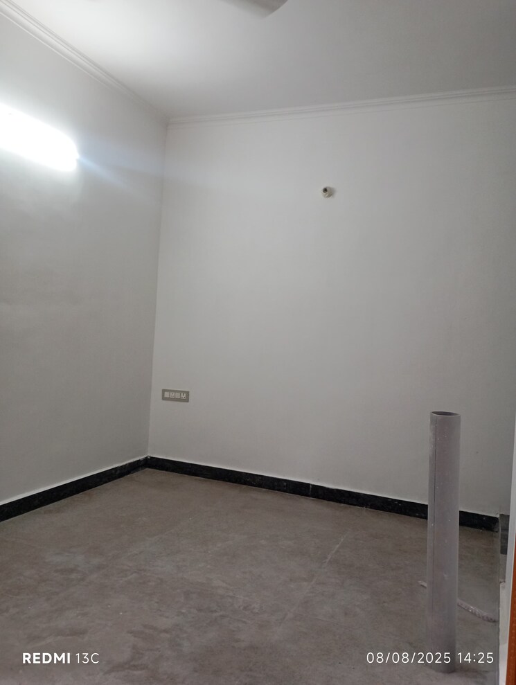 Room, esteem-complex 1 Bedroom 450 Sq.Ft. Builder Floor In Savitri Nagar Delhi 9051351